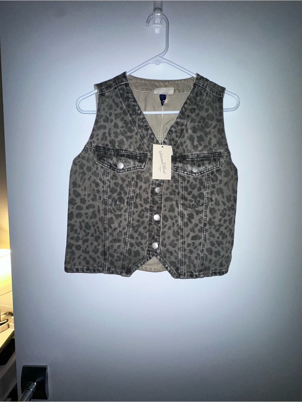 Women’s Leopard Print Button-Front Vest - Gray